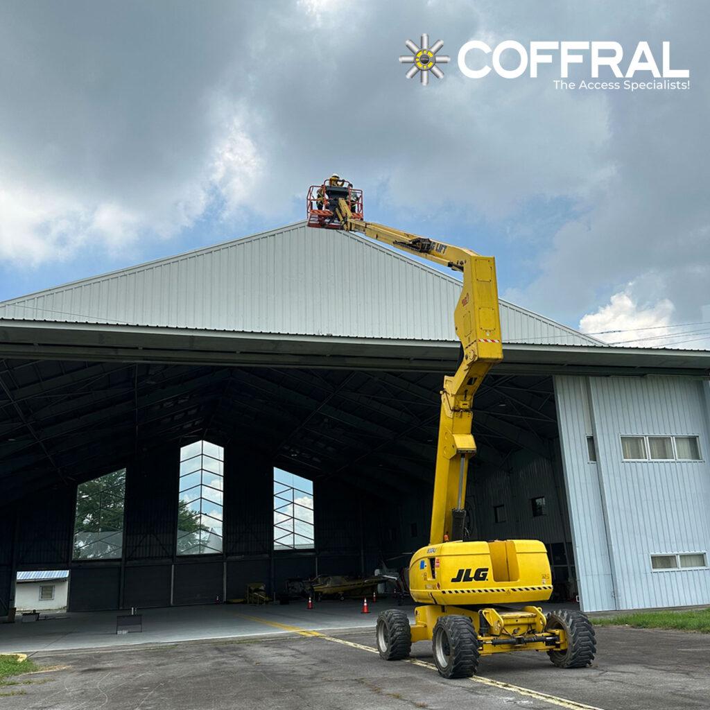 800AJ and 600S are used to give access to the ceiling of warehouses and hangars cleaning.